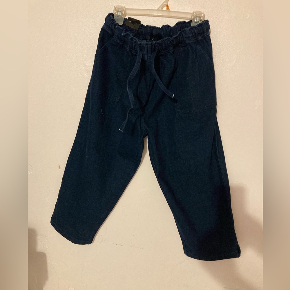 Women’s Jean comfortable wide leg capris❤️ Thin Jean material.